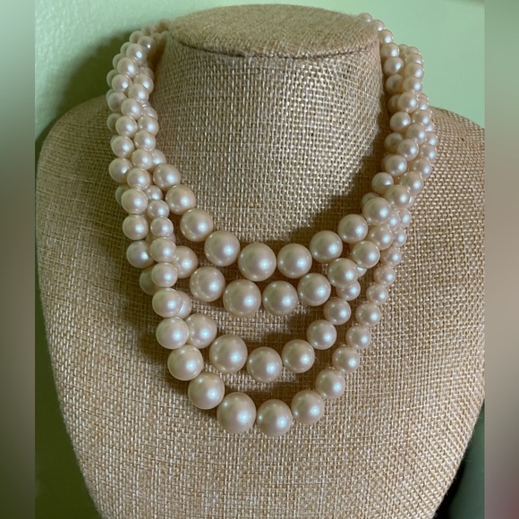 Jewelry - Elegant 4 Strand Cream Pearl Necklace